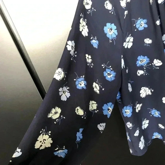 Ann Taylor Factory Cinched puff long sleeve, pleated round neck,keyhole back - Picture 2 of 7